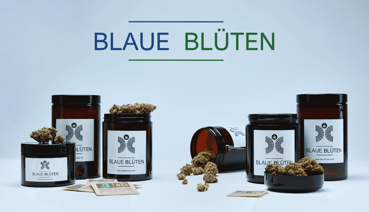 Braungläser mit Cannabisblüten und dem Blaue Blüten Logo